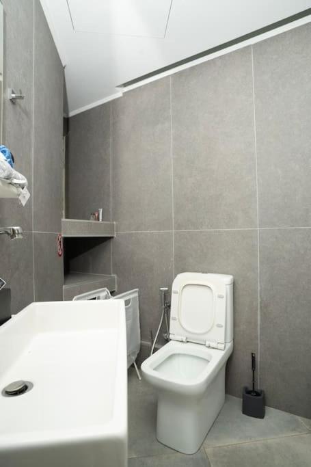 Homey Renovated 1 Bedroom Apartment In Kesariani Athen Exterior foto